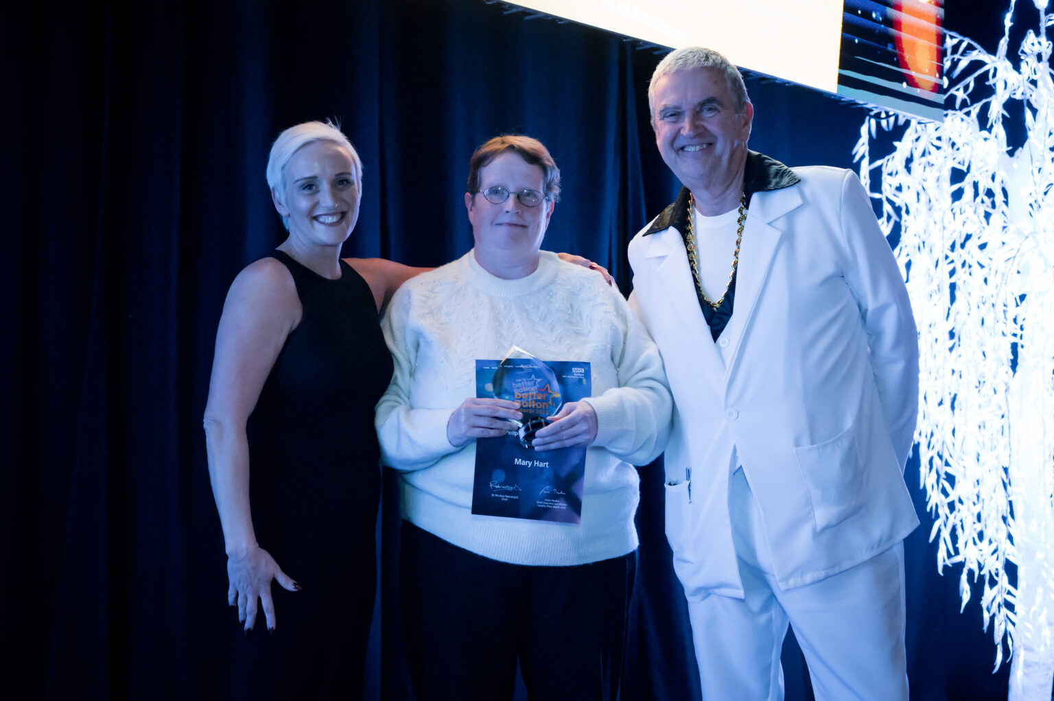 Mary Hart receives her award at the 2023 FABB Awards